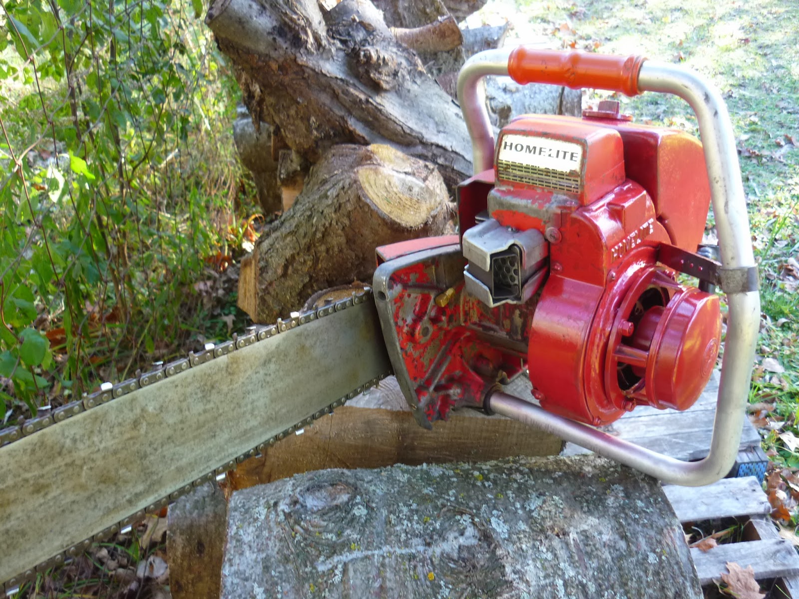 VINTAGE CHAINSAW COLLECTION HOMELITE 663.