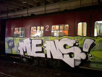 graffiti mens ust