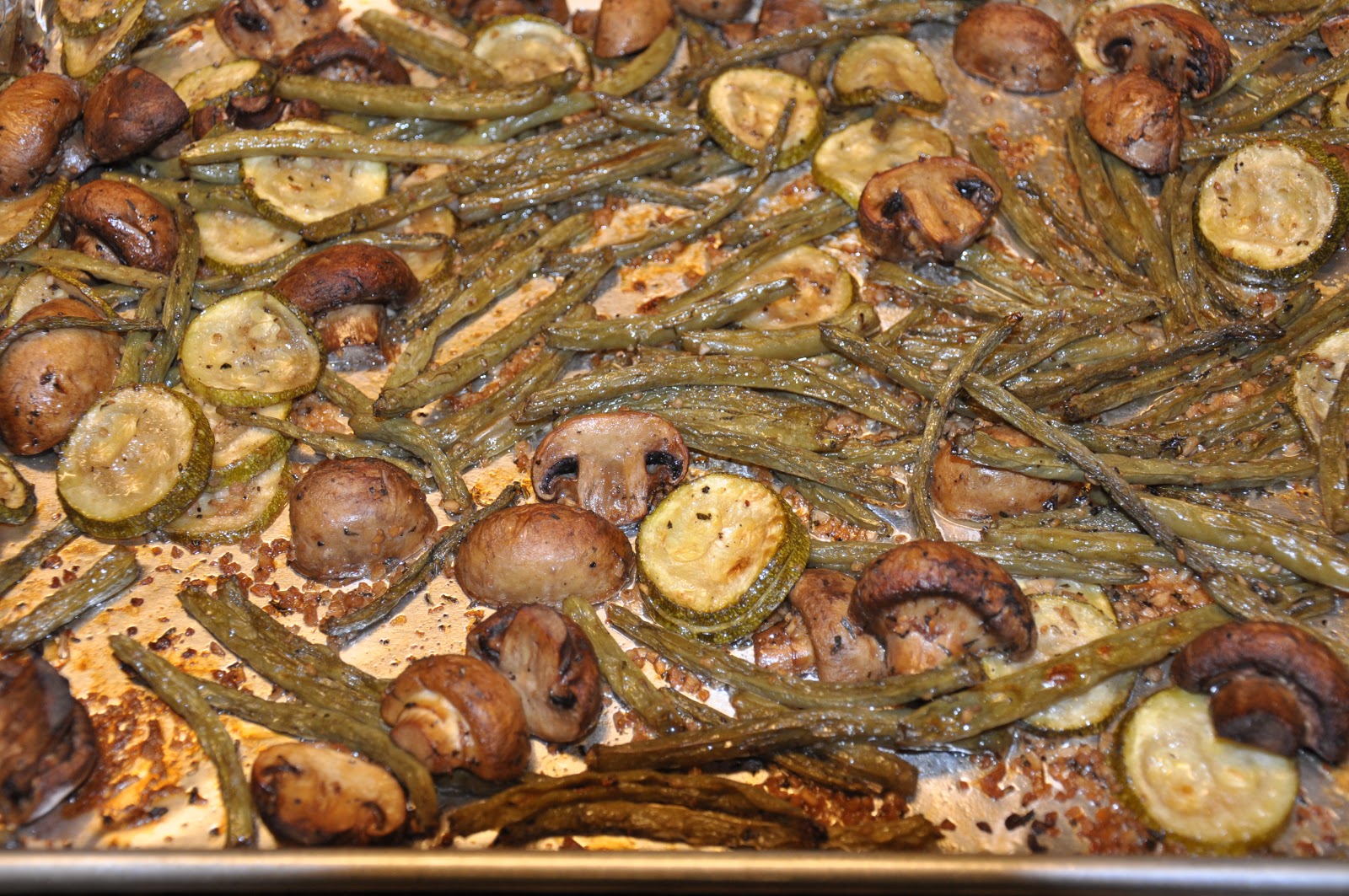 RedheadWhite&Food Garlic Roasted Green Bean, Mushrooms, and Zucchini!!