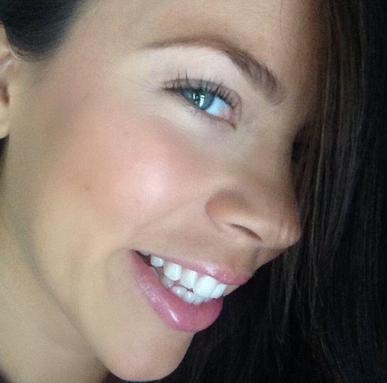 EN EL LENTE Ximena Duque y su sonrisa espectacular TVboricuaUSA