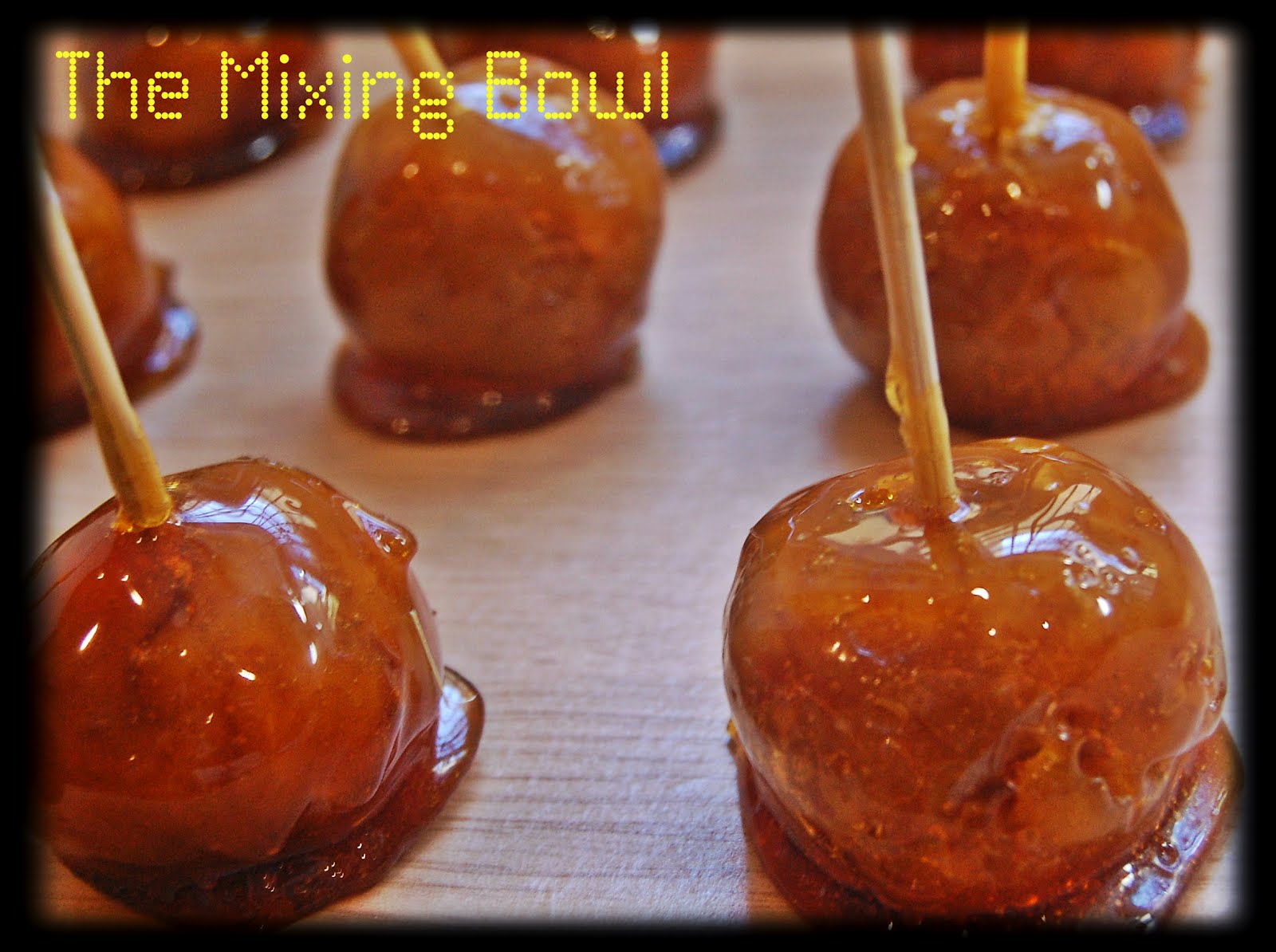 mixingbowlmagic.blogspot Toffee Apple Cake Pops