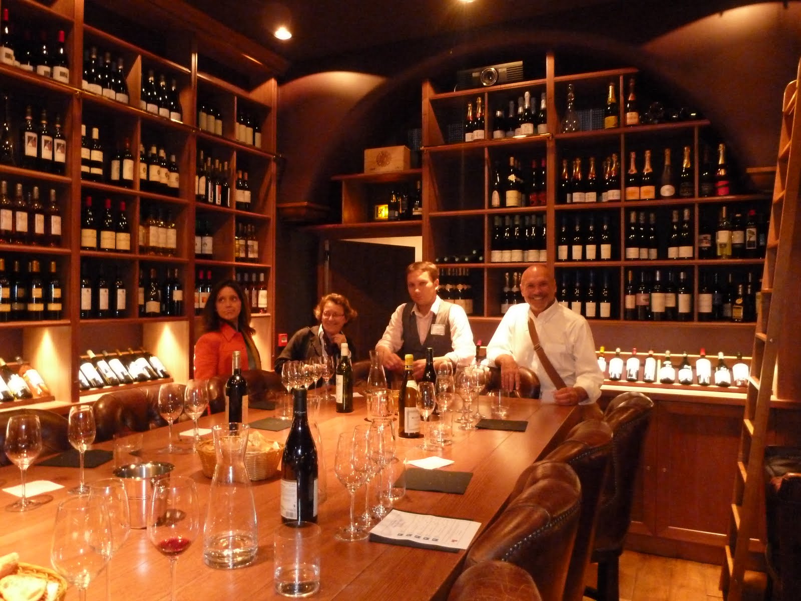 Paris Missives... Ô Chateau Wine Bar