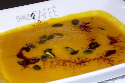 Narancsos sütőtökkrémleves pirított tökmaggal (Spazio Caffé, Budapest)