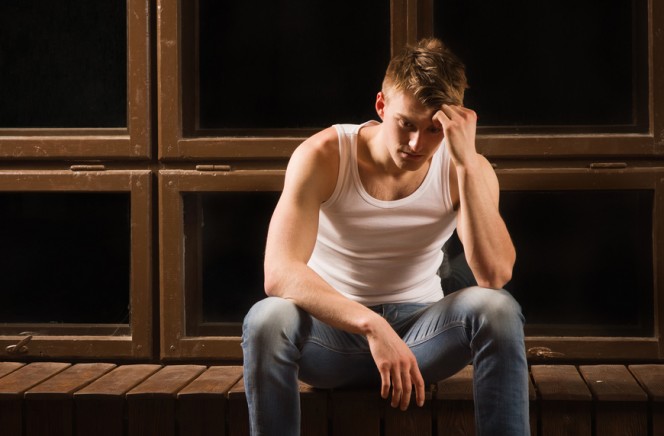 Парень Сидит На Вибраторе