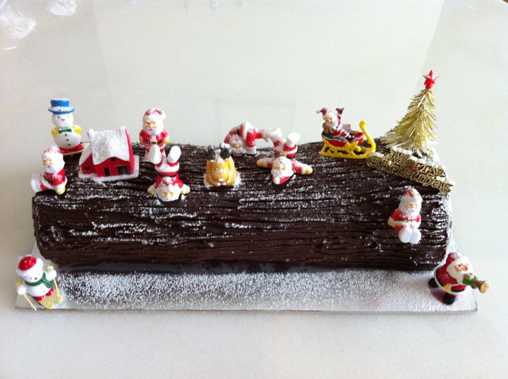 Tummy Full Of Yummy: Christmas Log Cake