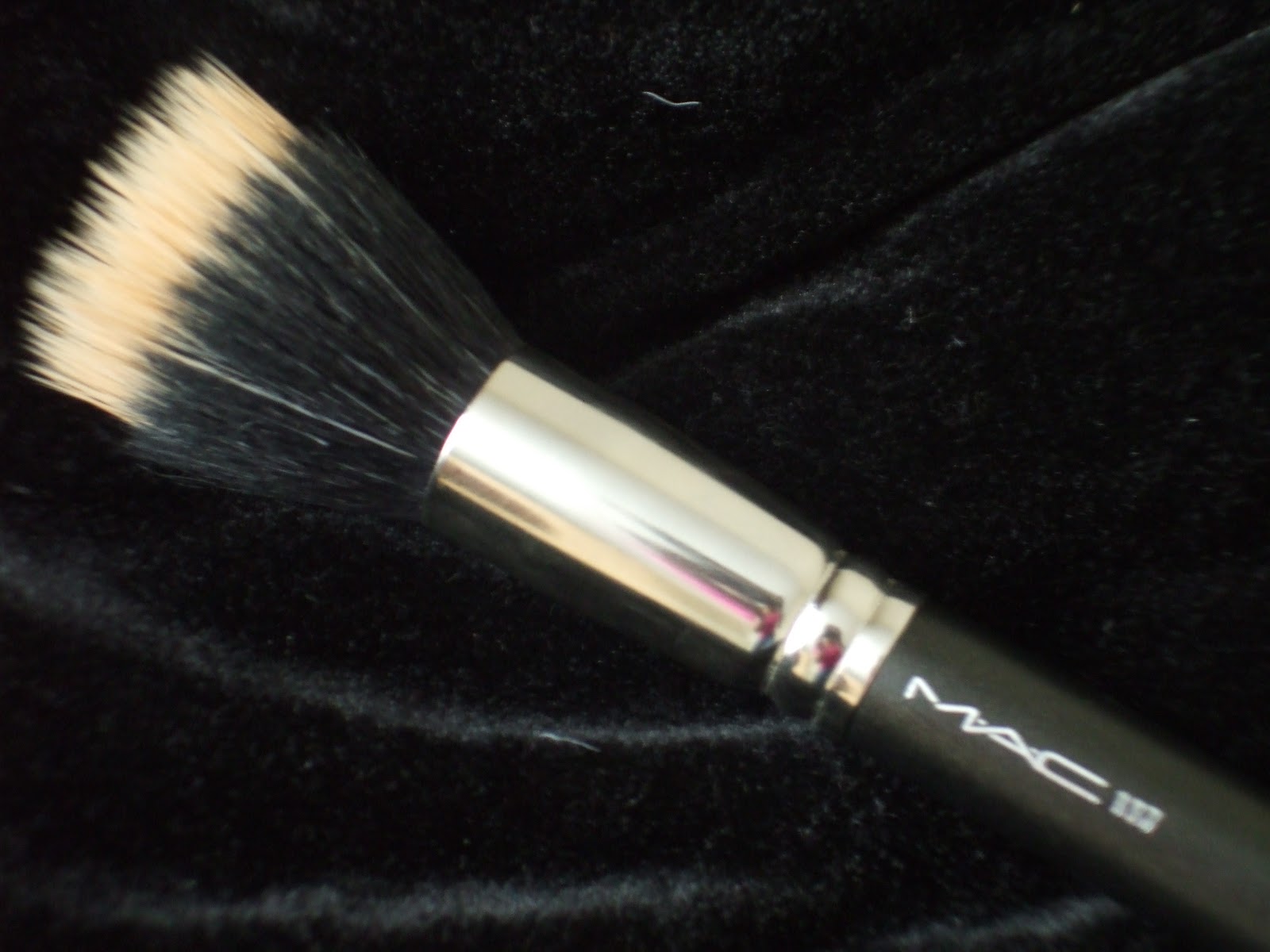 MAC’s 187 Stippling Brush makes foundation work harder HalimaBobs