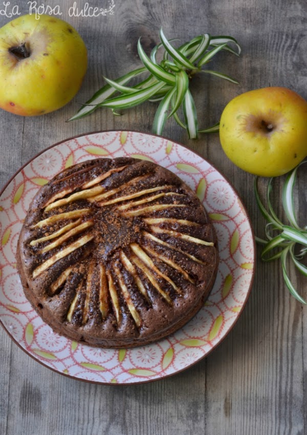 Pastel De Chocolate Y Canela Con Manzanas