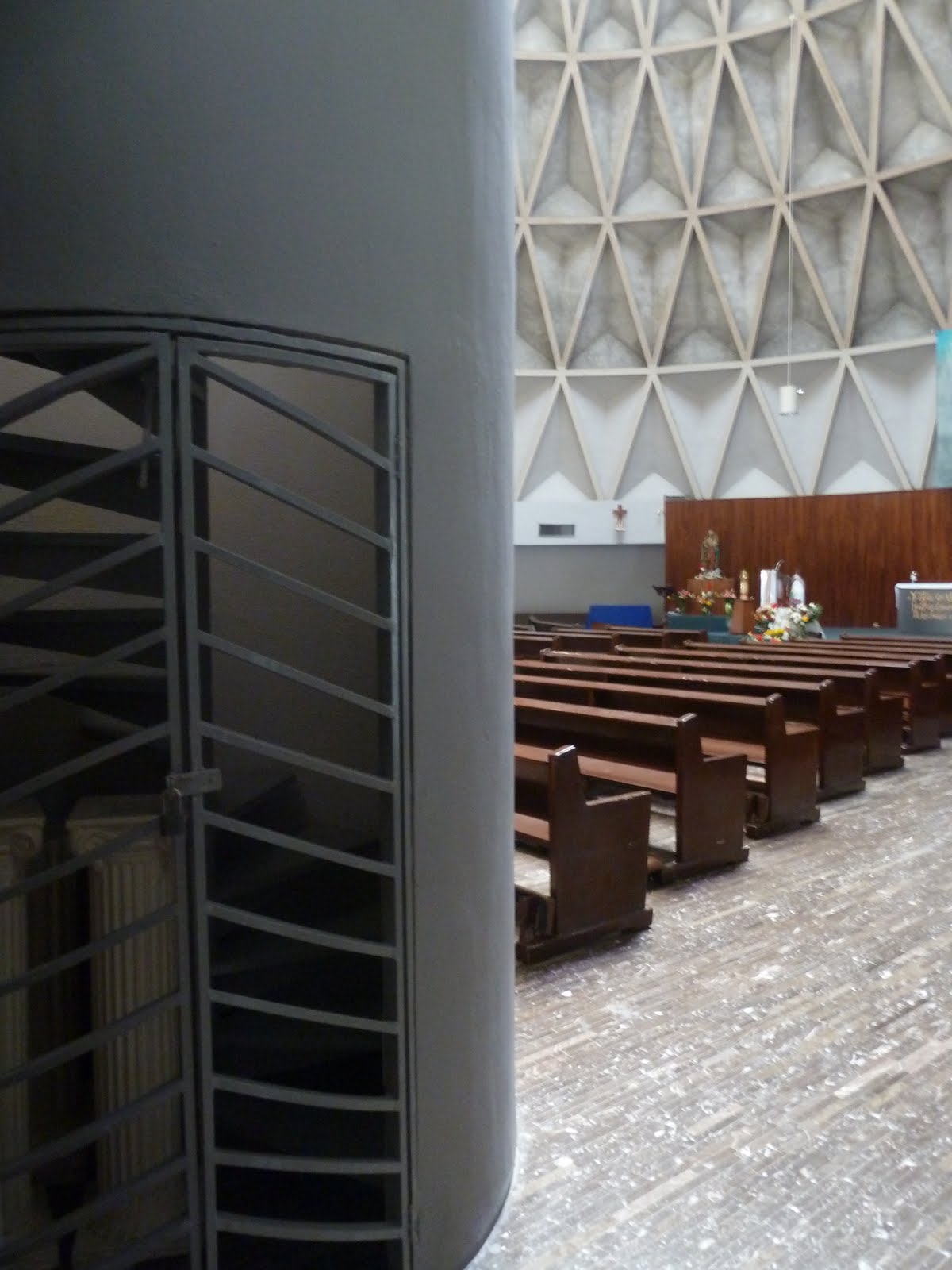 Scan the room: Parroquia San Juan Bautista De La Salle.