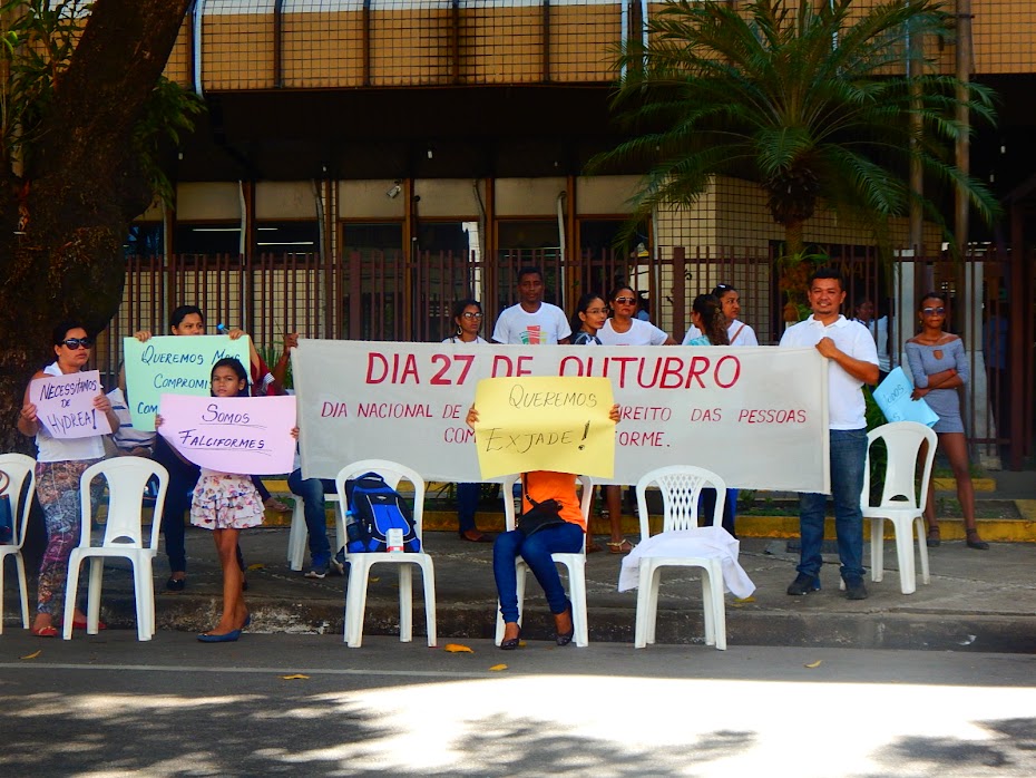 PACIENTES FALCIFORMES FAZEM PROTESTOS POR MEDICAÇÃO EM FRENTE AO TRIBUNAL DE JUSTIÇA DO AMAPÁ