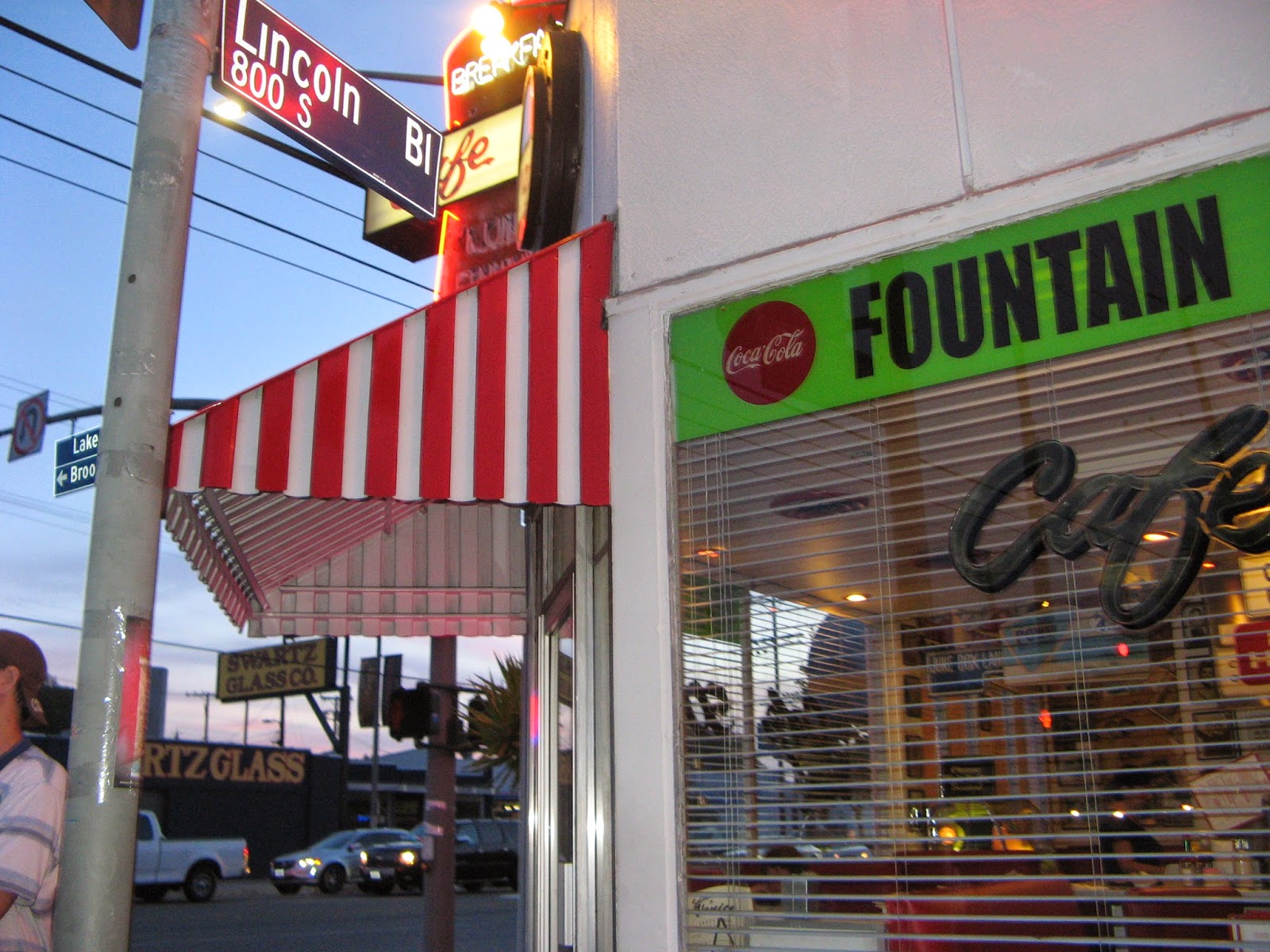 TRAVELS (and more) WITH CECILIA BRAINARD Cafe 50s Restaurant in Venice