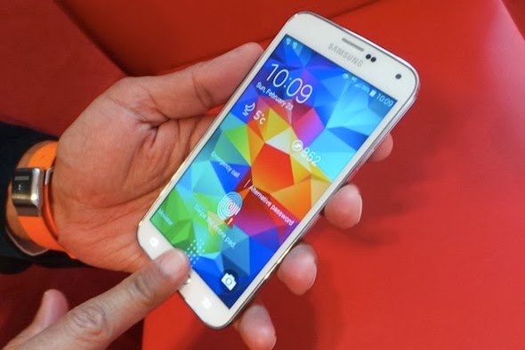 نقره لتكبير أو تصغير الصورة ونقرتين لعرض الصورة في صفحة مستقلة بحجمها الطبيعي