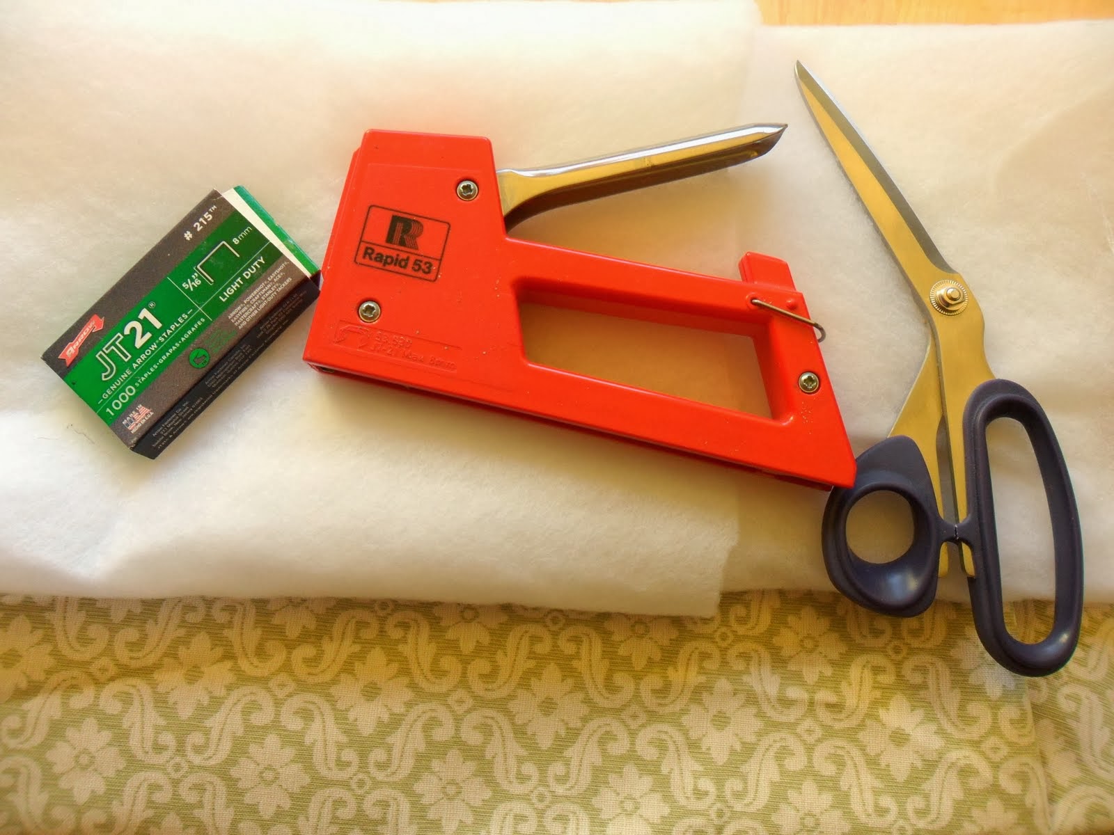 gillyflower How to Make a Fabric Covered Notice Board