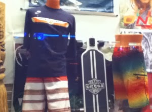 Shopping in Clearwater: Mandalay Surfing Beachbekleidung
