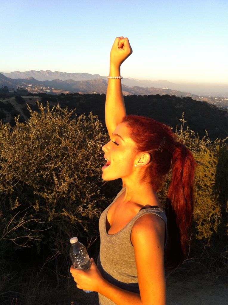 Ariana Grande Facebook Wallpaper Actress