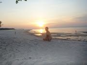 . who dropped out or finished the 121km went by boat to an amazing beach. (beach)