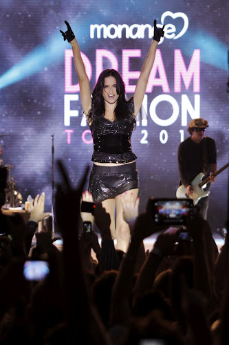Adriana Lima Monange Dream Fashion Tour