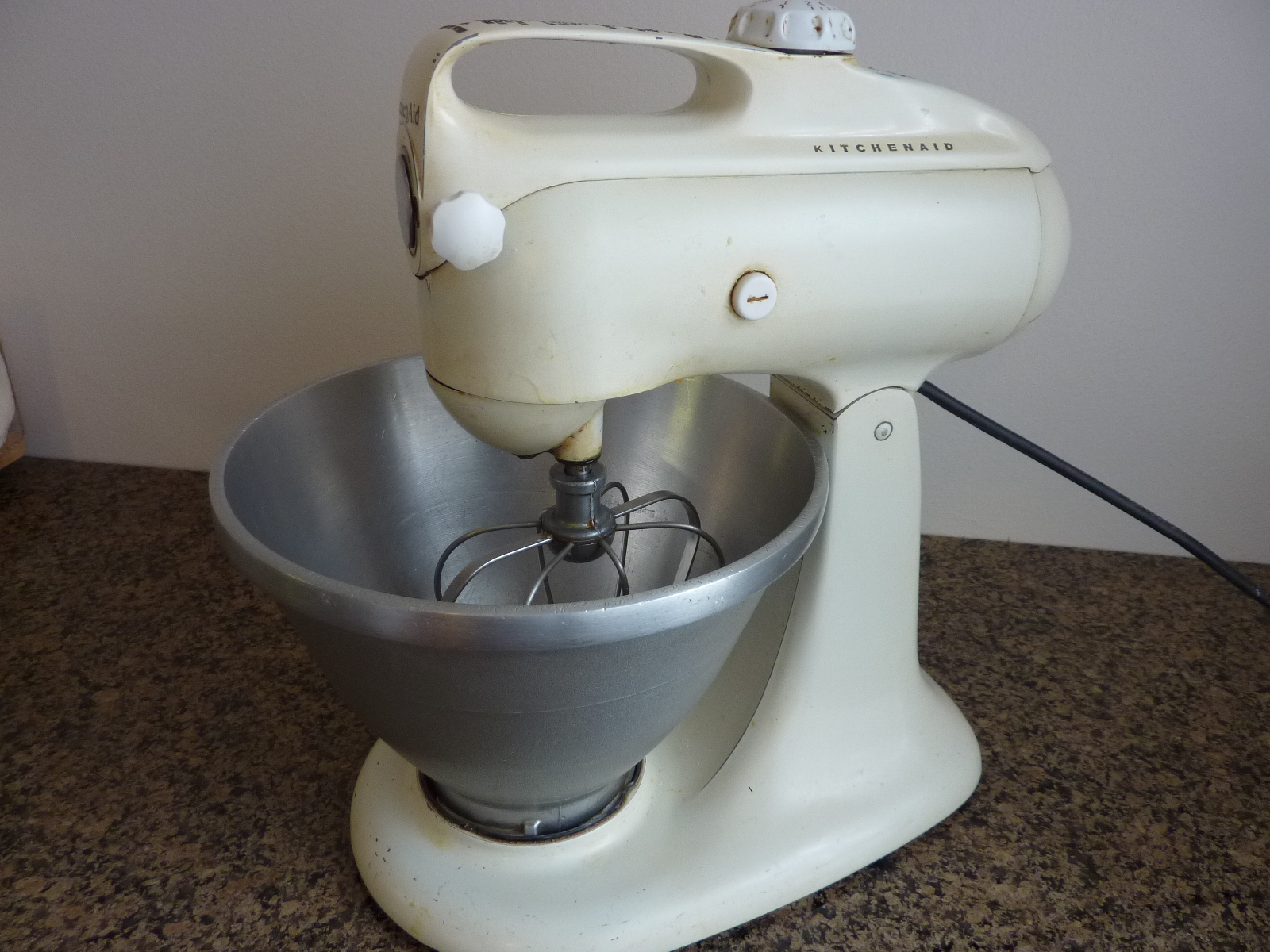 StyleBurb Grandma Joe's 63 Year Old Stand Mixer (and her banana bread