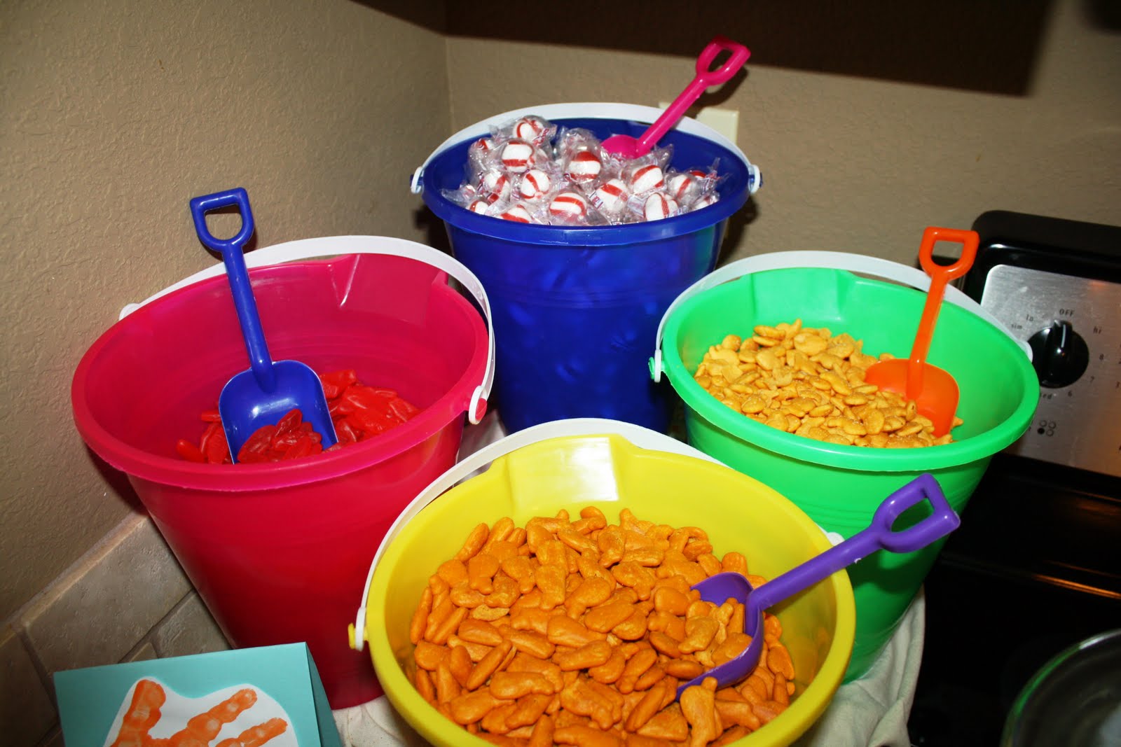 The Ultimate Roundup of End of the Year Party Ideas Occasionally