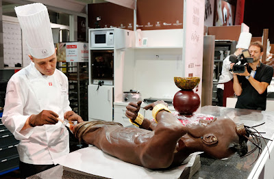 Swiss pastry chef David Pasquiet (C) prepares a chocolate creation during the 'World Chocolate Masters' contest at the Paris chocolate fair on October 28, 2013. Paris chocolate fair's 2013 edition will start from October 30 until November 3