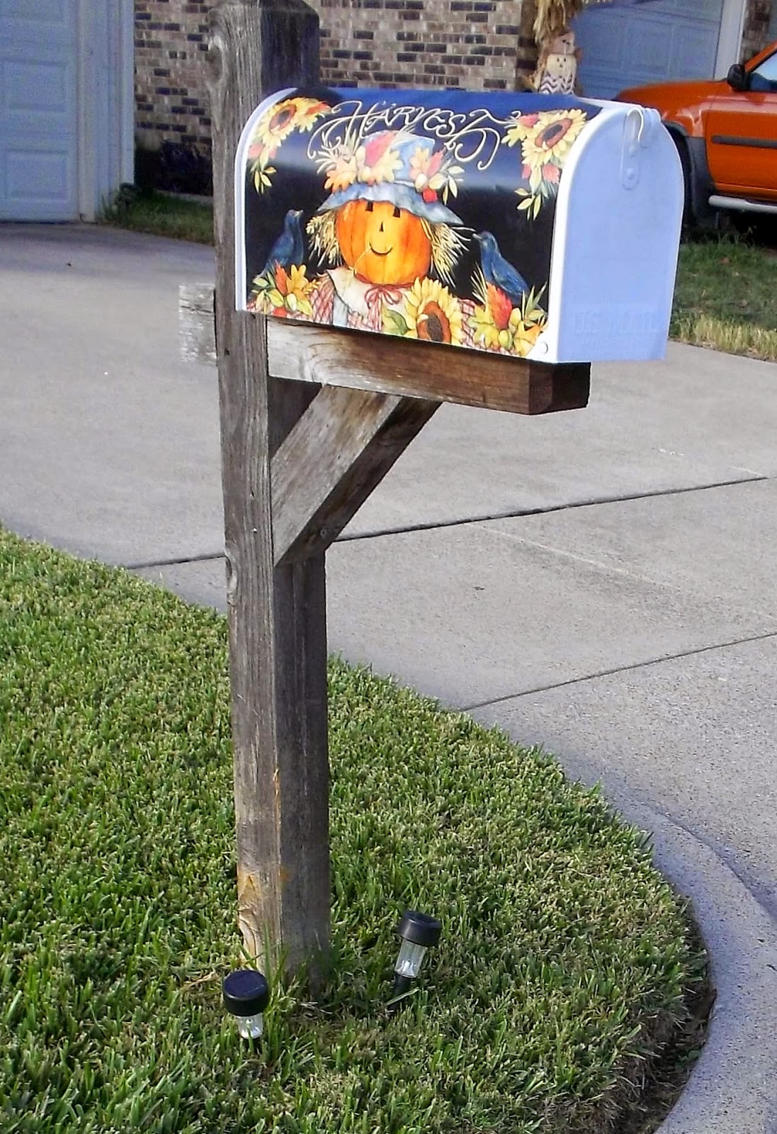 Little, Bitty Damn Houze! Mailbox post updated with SPRAY Paint!