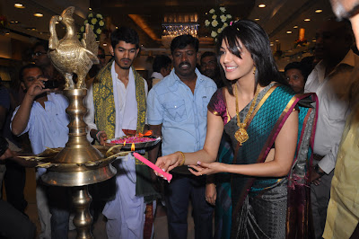 kajal agarwal in saree at chennai shopping mall launch actress pics