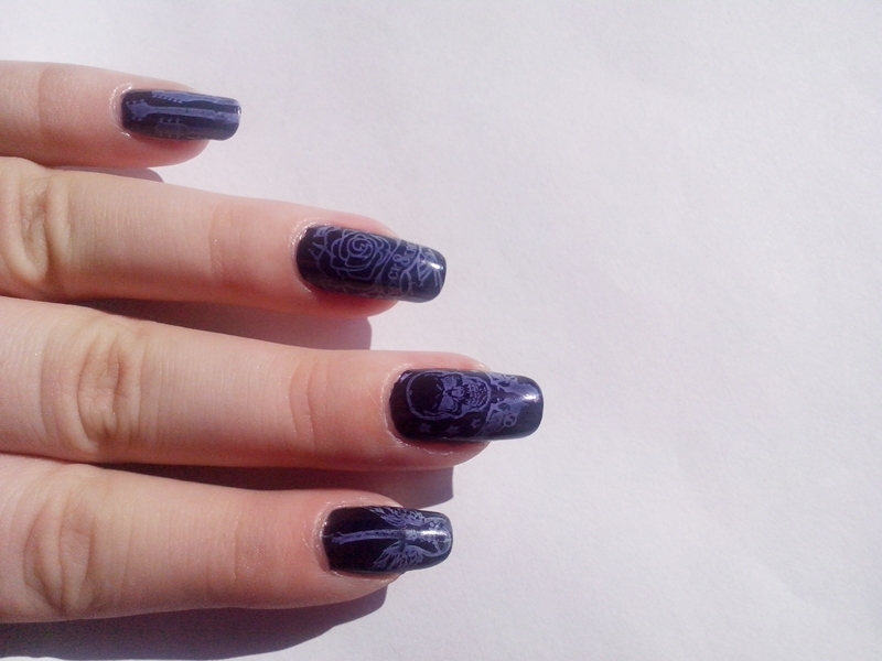31DC2014 Day 22: Inspired By A SONG - Heaven And Hell Nails