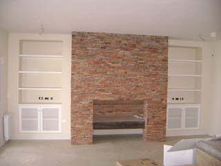 Muebles A Medida . Decocarpinteria.: CHIMENEA + ESTANTES FLOTANTES