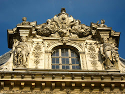 Des sculptures magnifiques décorent le Palais du Louvre