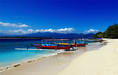 Spectacular colors for tourism similar to Bali
