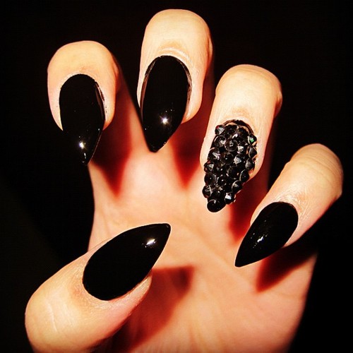 matte-black-stiletto-nails-5.jpg