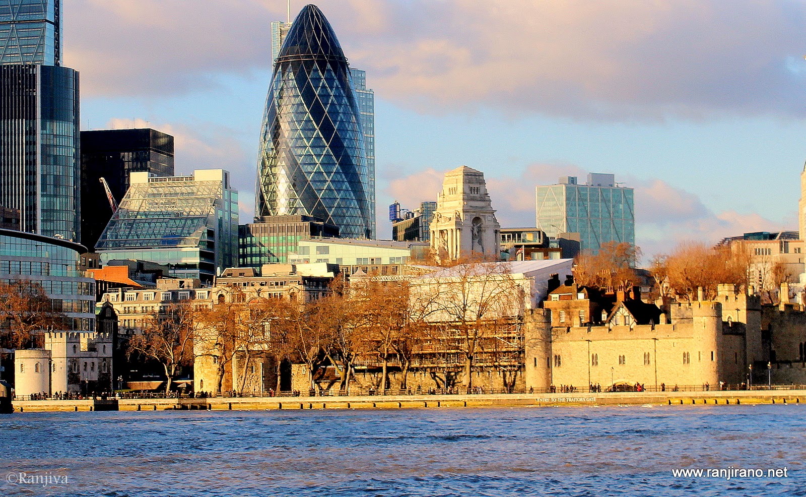 Survol de la Tour de Londres et le roi Henri VIII [Londres] | Paysages