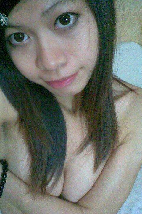Really Beautiful Super Cute Chinese schoolgirl's naked camwhoring photos 