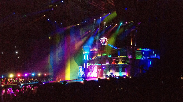 Escenario del The Born This Way Ball (2012)