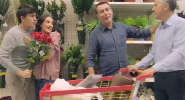 Όταν πεινάει κάποιος δεν ζηλεύει την «κατσίκα του γείτονα». Απλά την τρώει για να επιβιώσει. Όταν πεινάει κάποιος δεν ζηλεύει την «κατσίκα του γείτονα». Απλά την τρώει για να επιβιώσει.