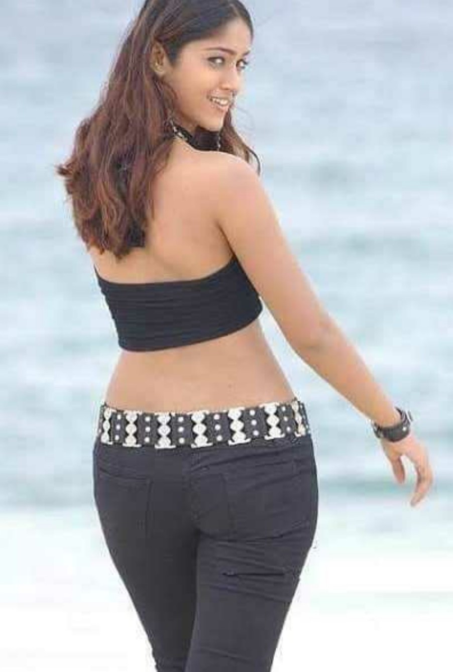 Checkout Hot Indian Actress Ileana Dcruz Super Sexy Legs And Cleavage Show In Black