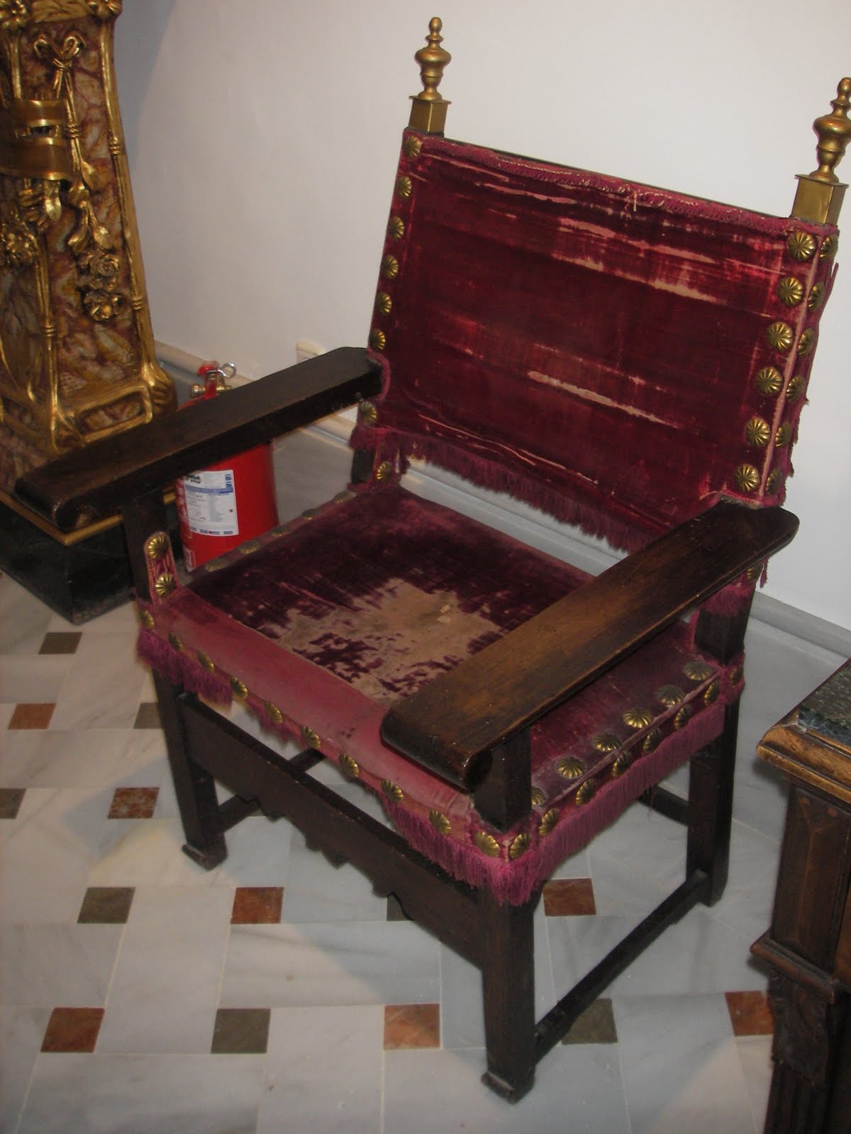Artesanía Manolo Romero Restauración sillones fraileros