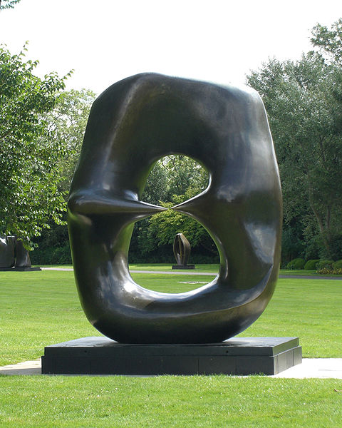 Conceito Europeu: HENRY MOORE...