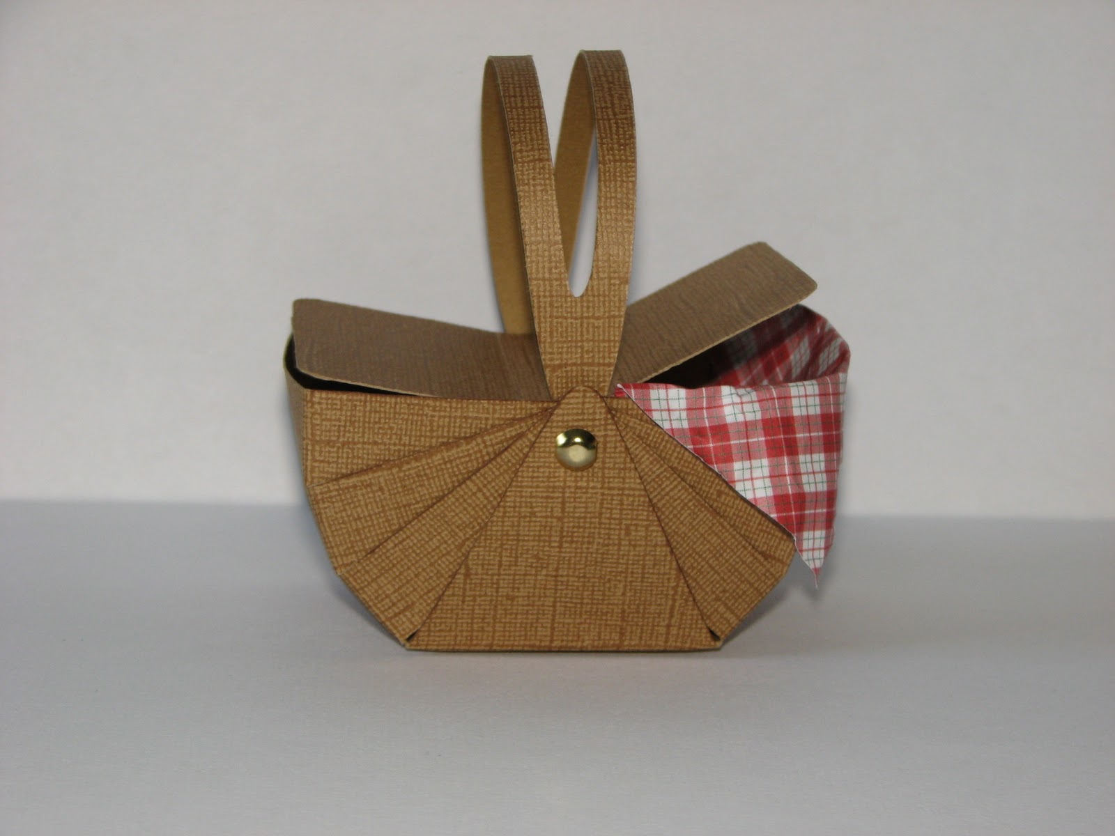 Around the Block with scrapalette Cute Little Picnic Basket