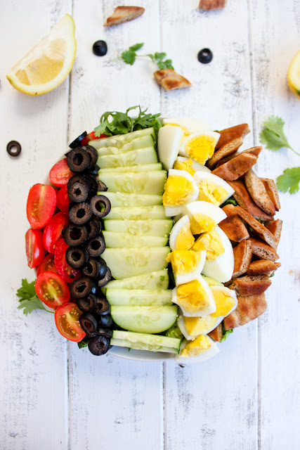 EGG.TOASTED.PITA.SALAD.WITH.CILANTRO.LEMON.DRESSING