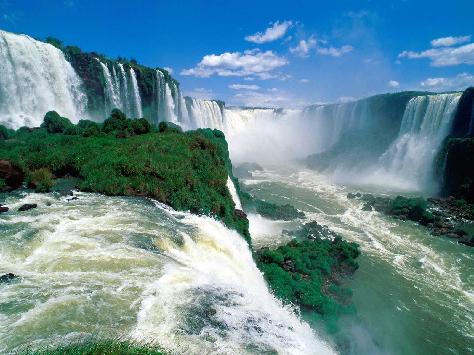 http://1.bp.blogspot.com/-J3YdDazhFxk/T3GQBN-L8VI/AAAAAAAAIW4/5UqyuVbqg2s/s1600/Iguassu+Falls,+Brazil.jpg