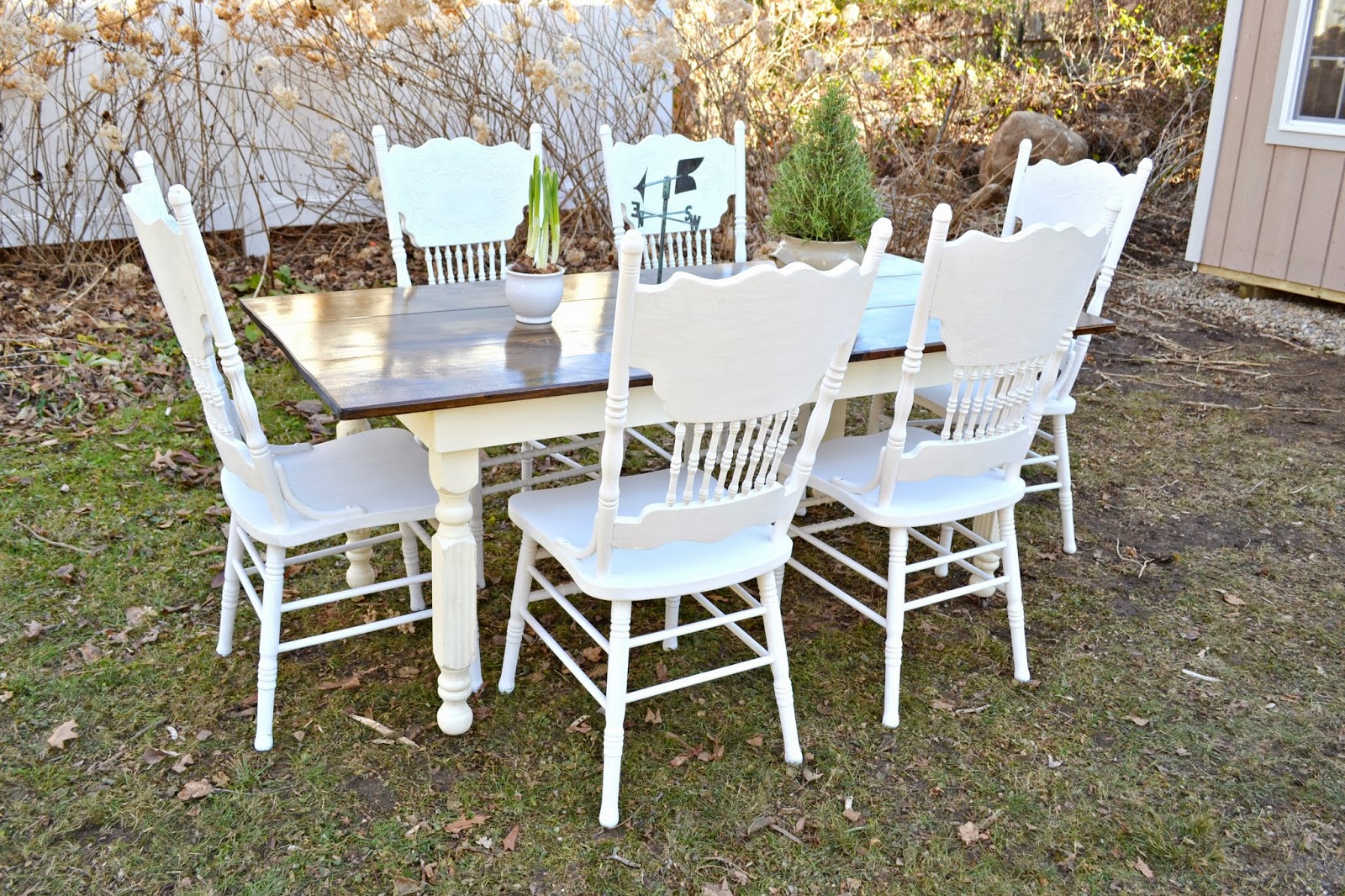 Heir and Space The Farm Table with Chairs