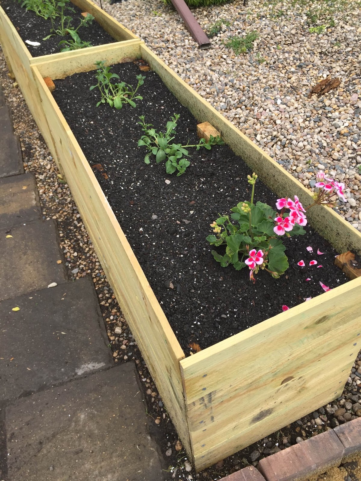 Show & Tell Fence Picket Elevated Planters The Dabbling Crafter