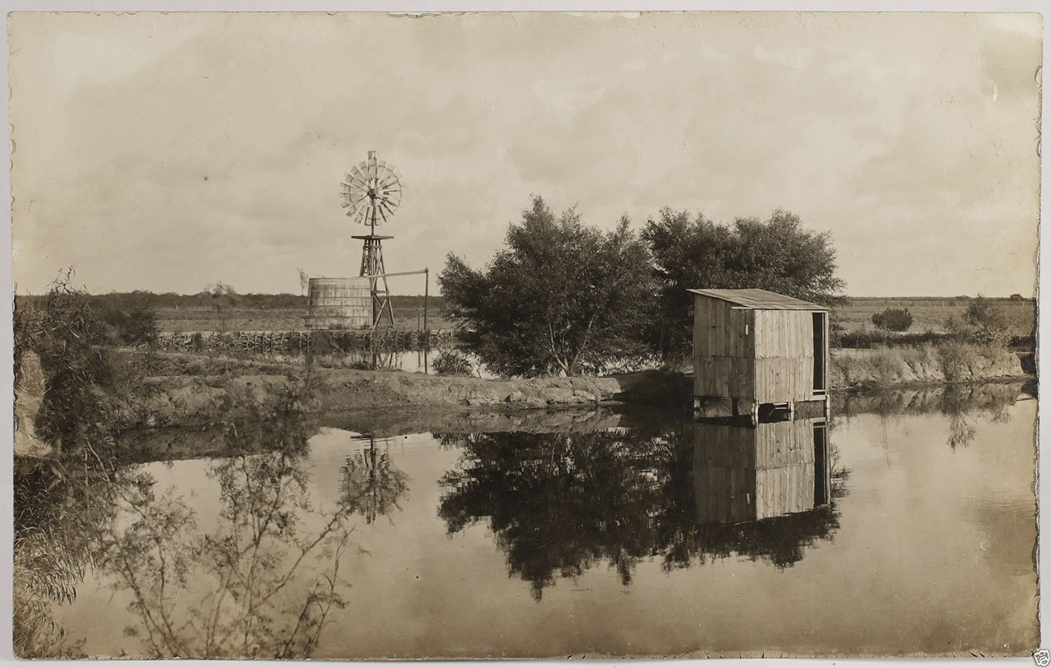 you have water mail artesian lake near Falfurrias, Texas