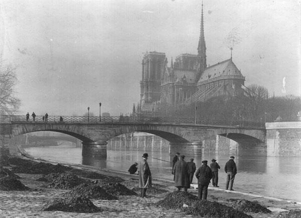 This is What Notre Dame Paris Looked Like  in 1920 