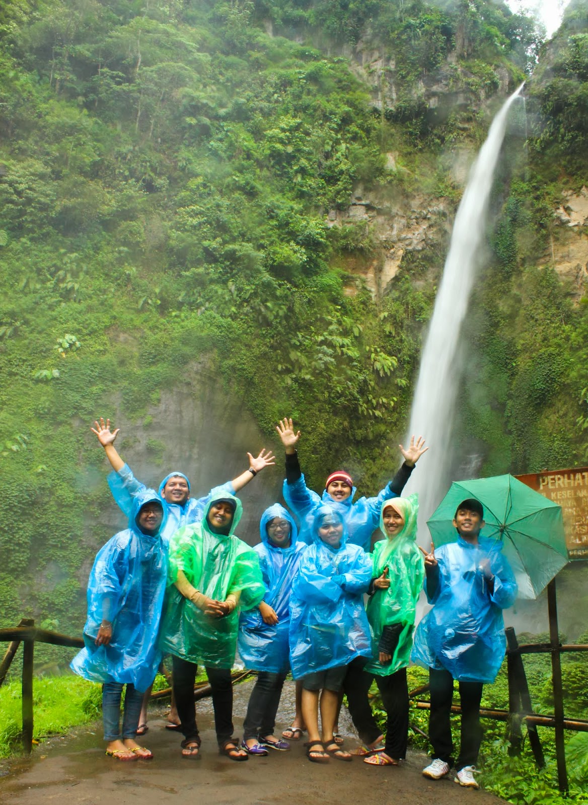 rame-rame di coban pelangi Coban pelangi waterfall