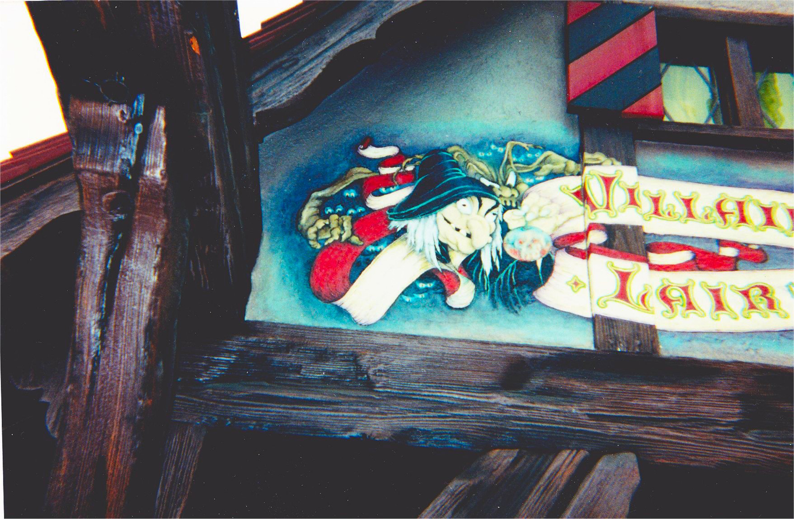 DisneyVillainsStore1999.jpg