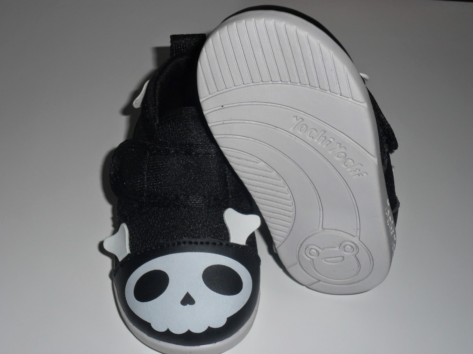 Yochi- Yochi The squeaky fun footwear. Review (Blu me away or Pink of me Event)