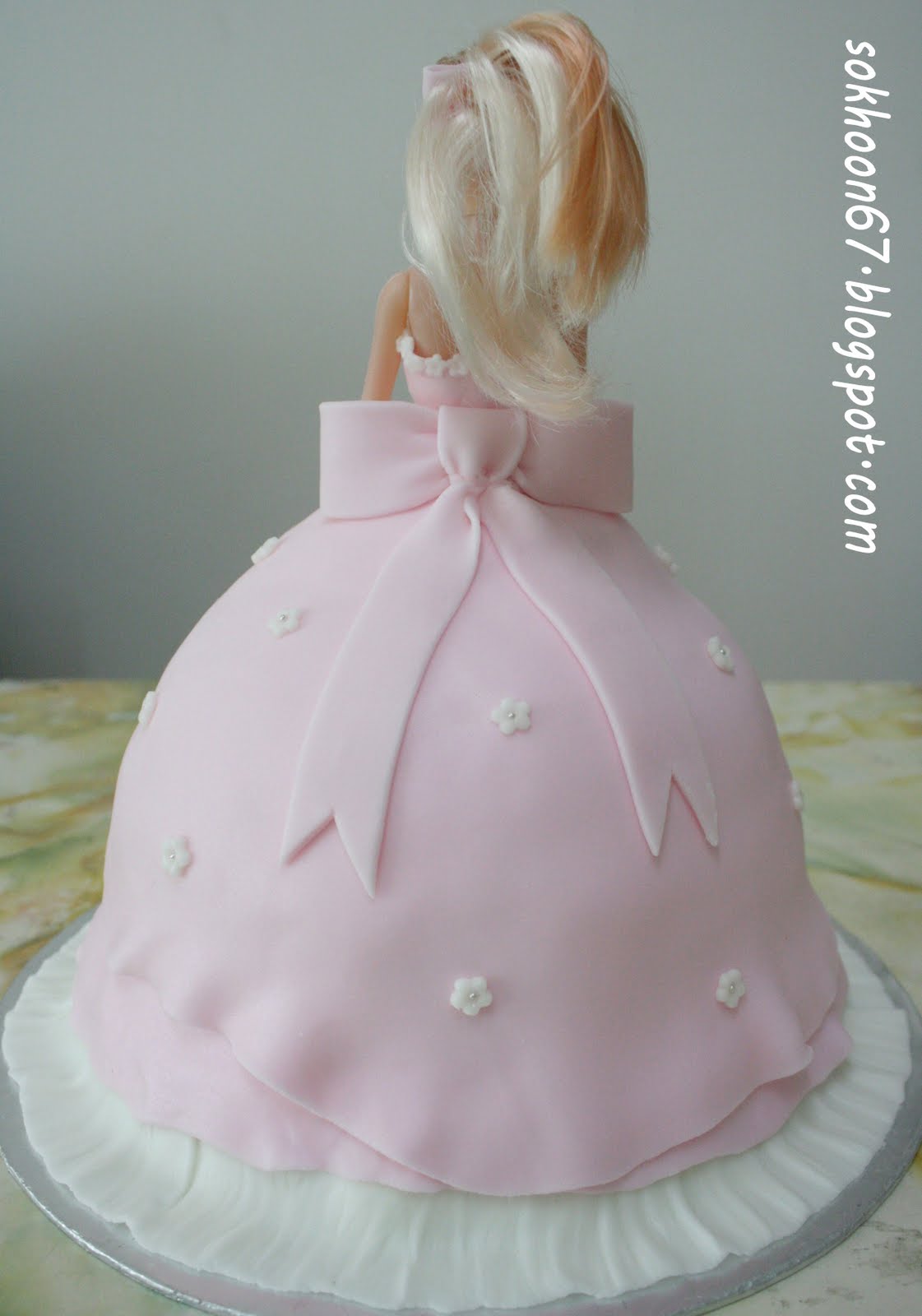 做个快乐的自己: 芭比娃娃生日蛋糕~~~女儿生日