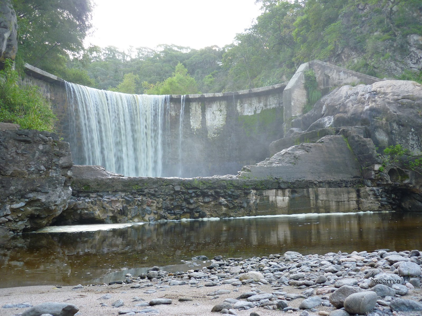 Caminando entre nubes: Los Tuneles y diques de Rumi Punco