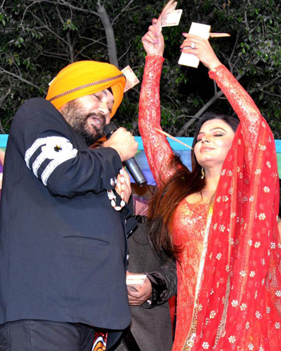 Desi Actress Rakhi Sawant Hot Dance with Daler Mehndi | Mallu Surf